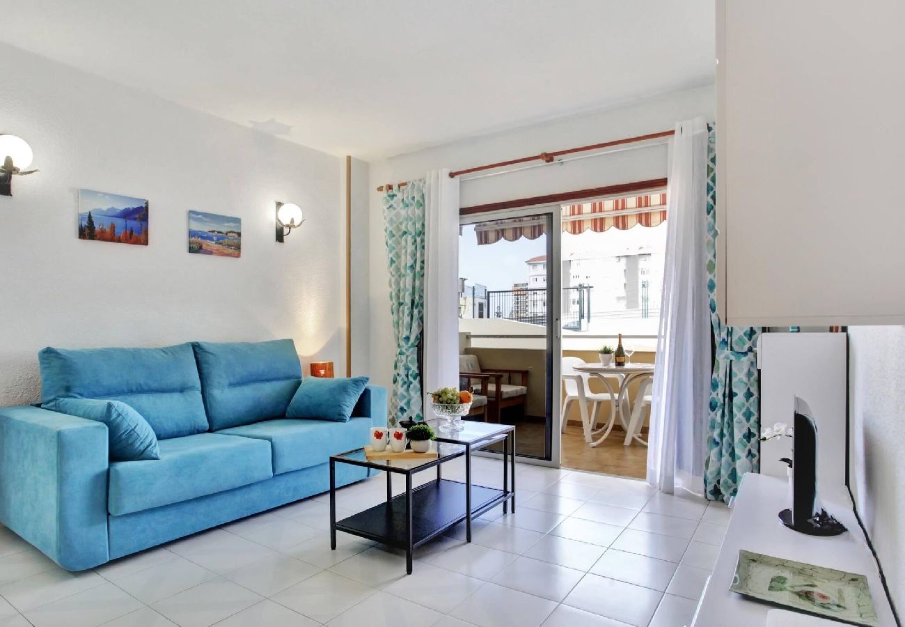 Apartamento en Los Cristianos - The Atlantic Holidays, 170 m. From The Sea 
