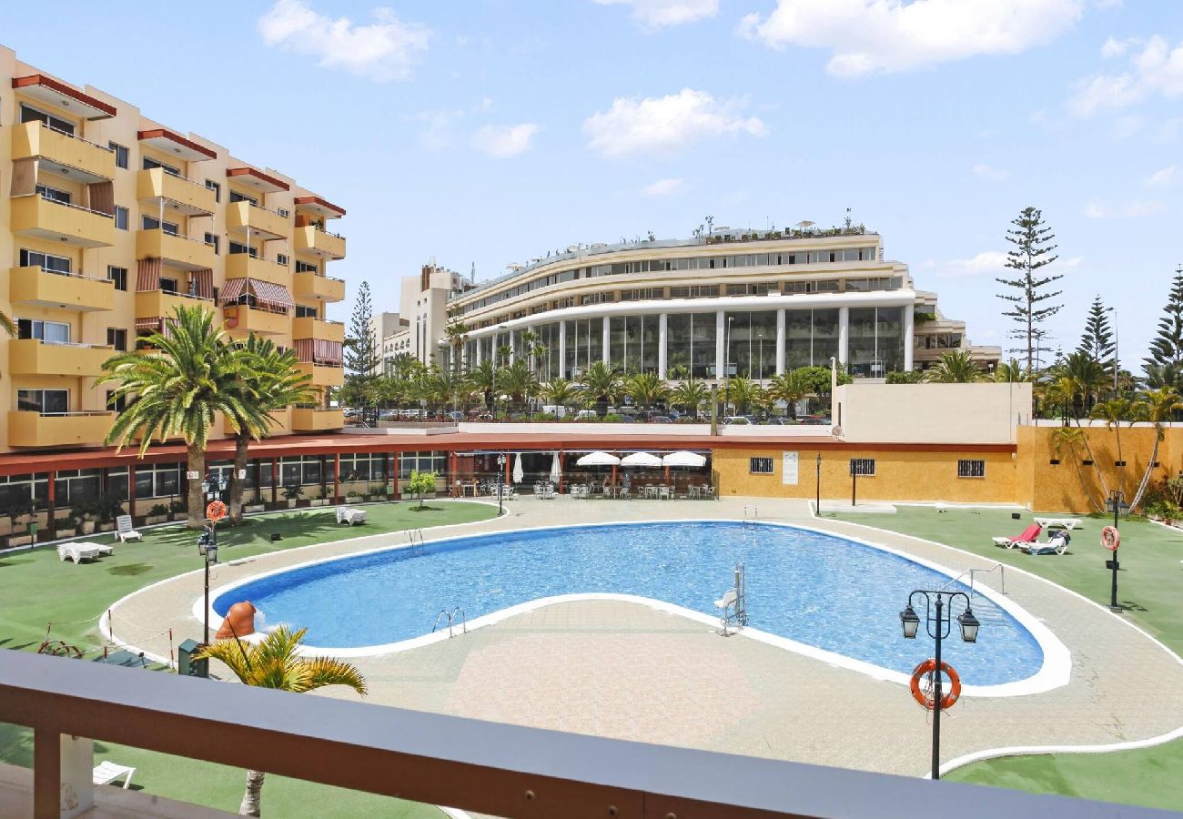 Apartamento en Los Cristianos - The Atlantic Holidays, 170 m. From The Sea 