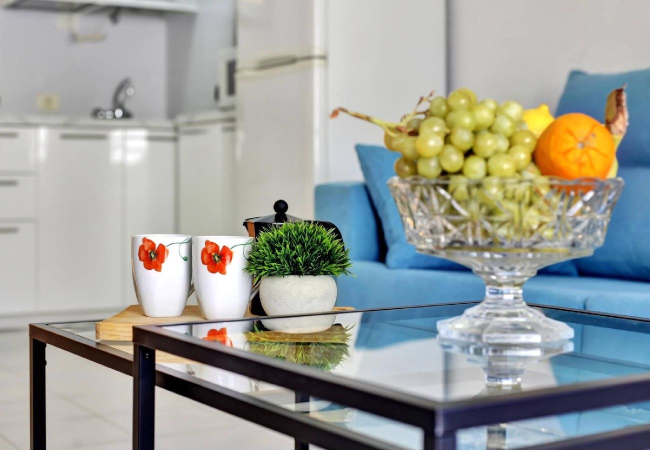 Apartamento en Los Cristianos - The Atlantic Holidays, 170 m. From The Sea 