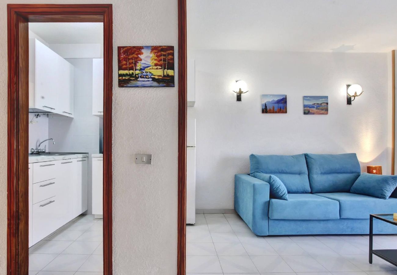 Apartamento en Los Cristianos - The Atlantic Holidays, 170 m. From The Sea 