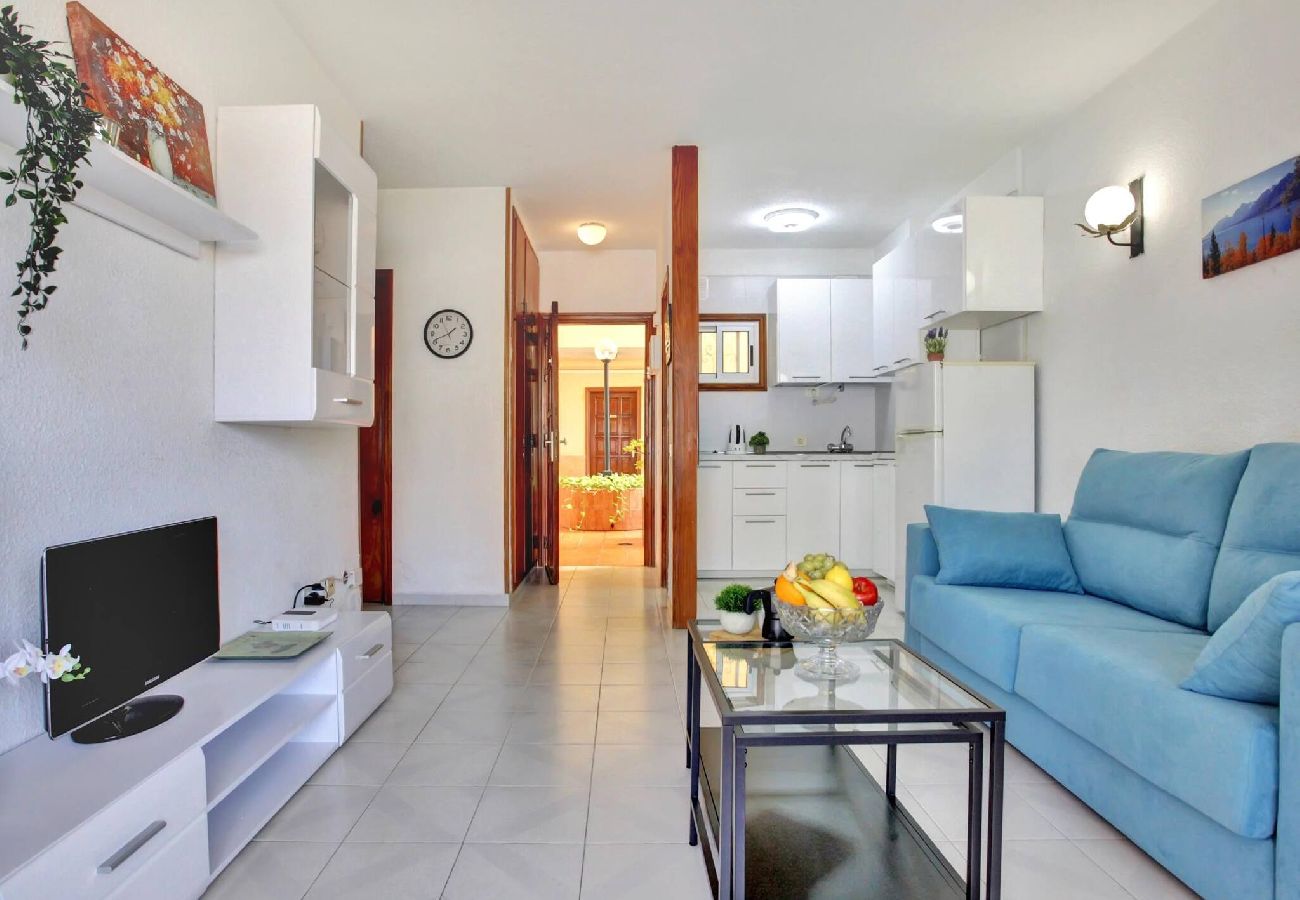 Apartamento en Los Cristianos - The Atlantic Holidays, 170 m. From The Sea 