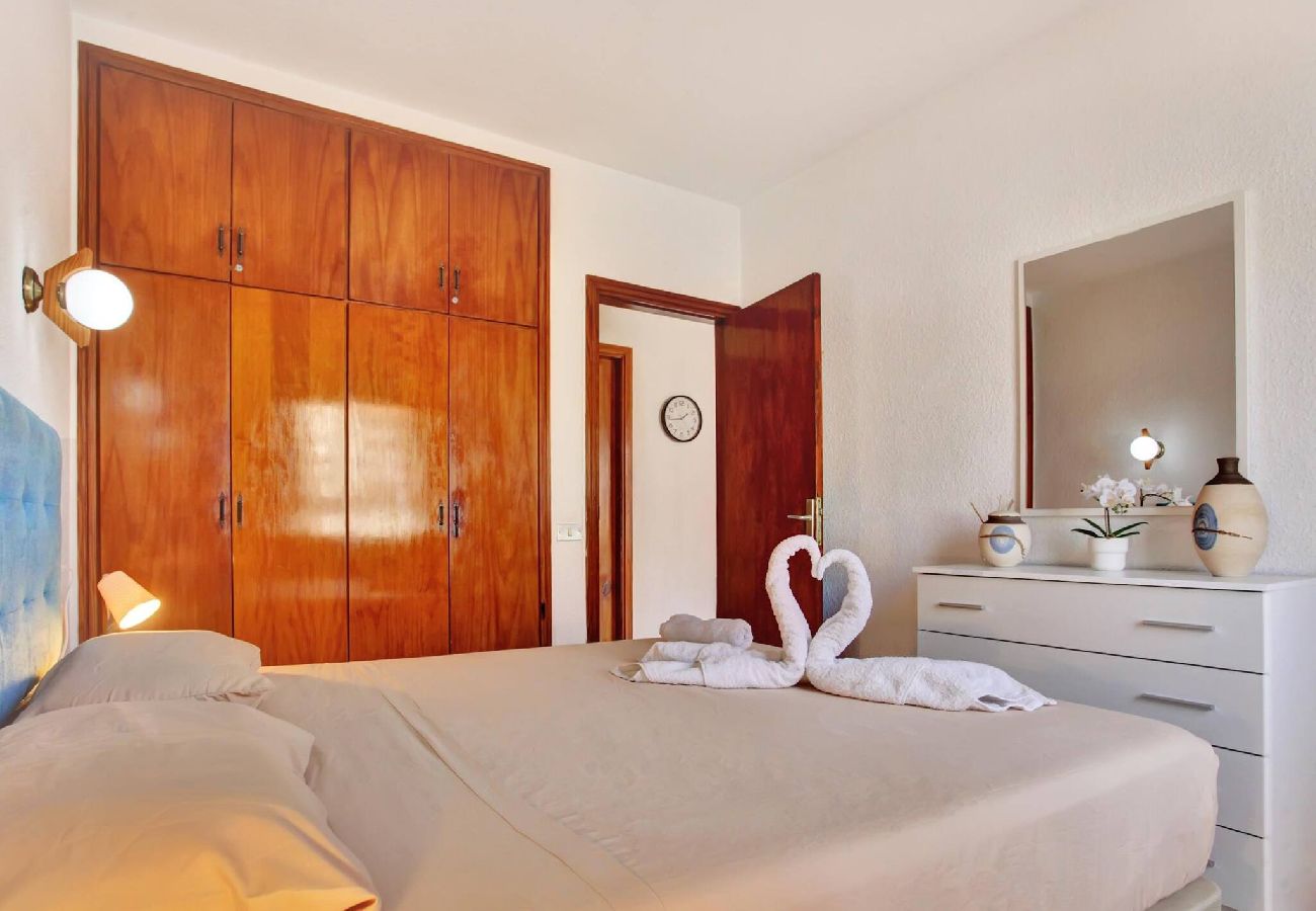 Apartamento en Los Cristianos - The Atlantic Holidays, 170 m. From The Sea 