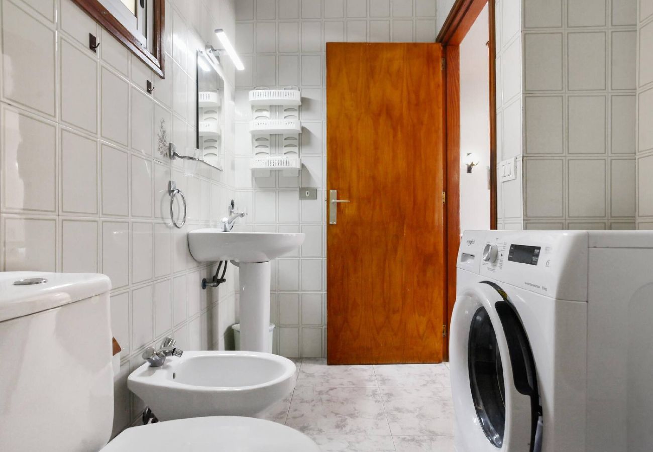 Apartamento en Los Cristianos - The Atlantic Holidays, 170 m. From The Sea 