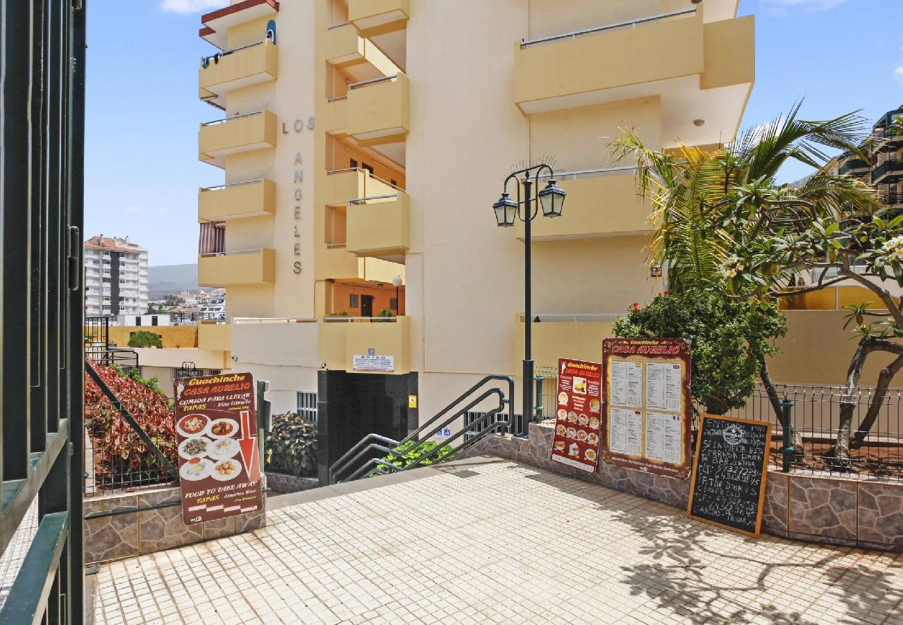 Apartamento en Los Cristianos - The Atlantic Holidays, 170 m. From The Sea 