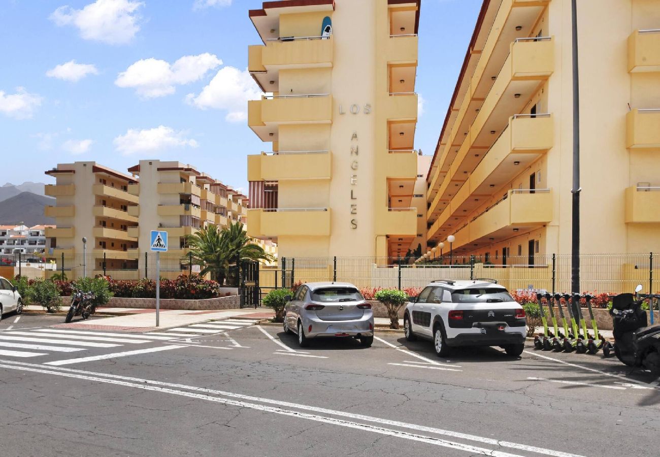 Apartamento en Los Cristianos - The Atlantic Holidays, 170 m. From The Sea 