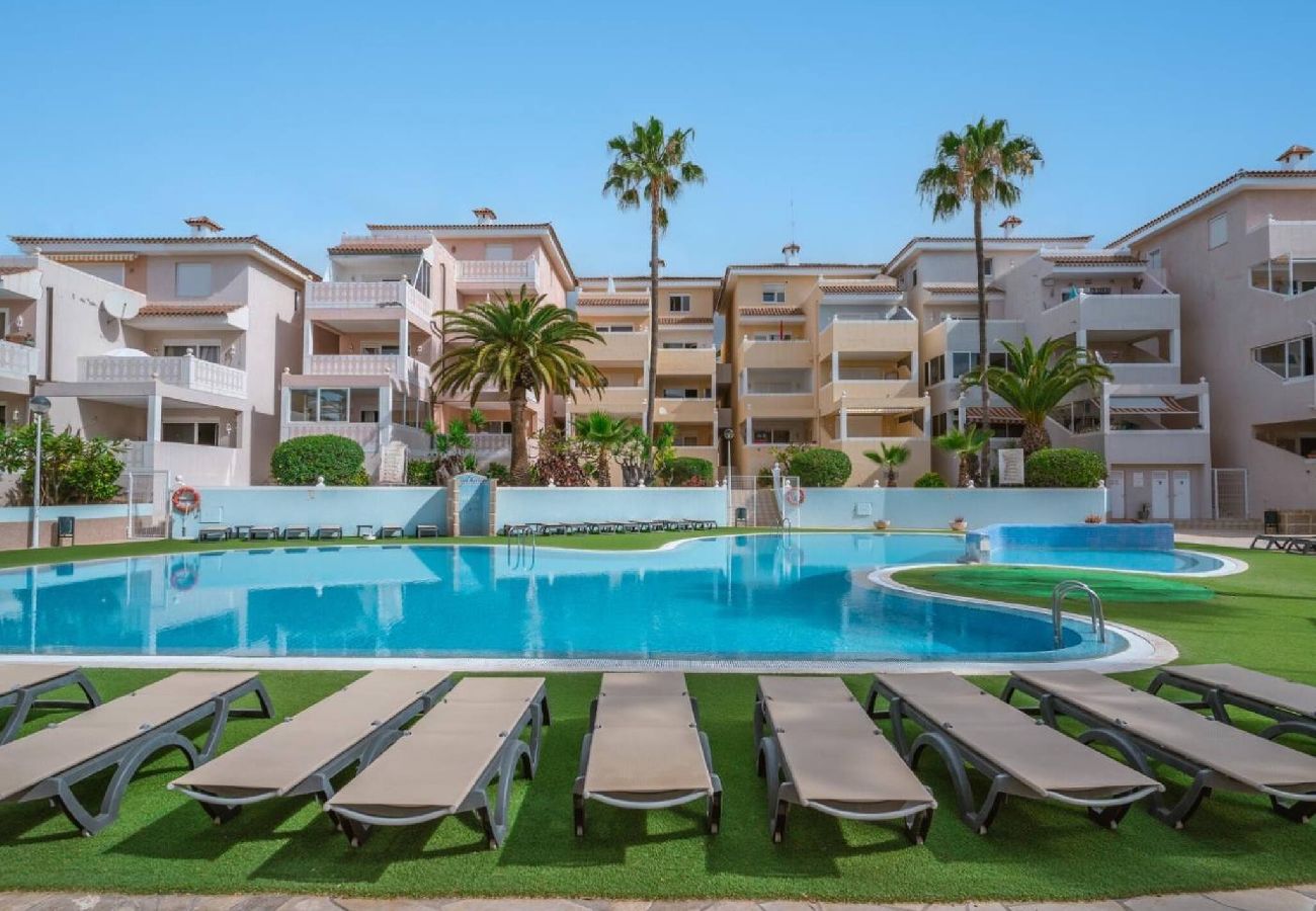 Apartamento en Arona - Atlantic Breeze, Terrace, Pool, Fast Wifi 