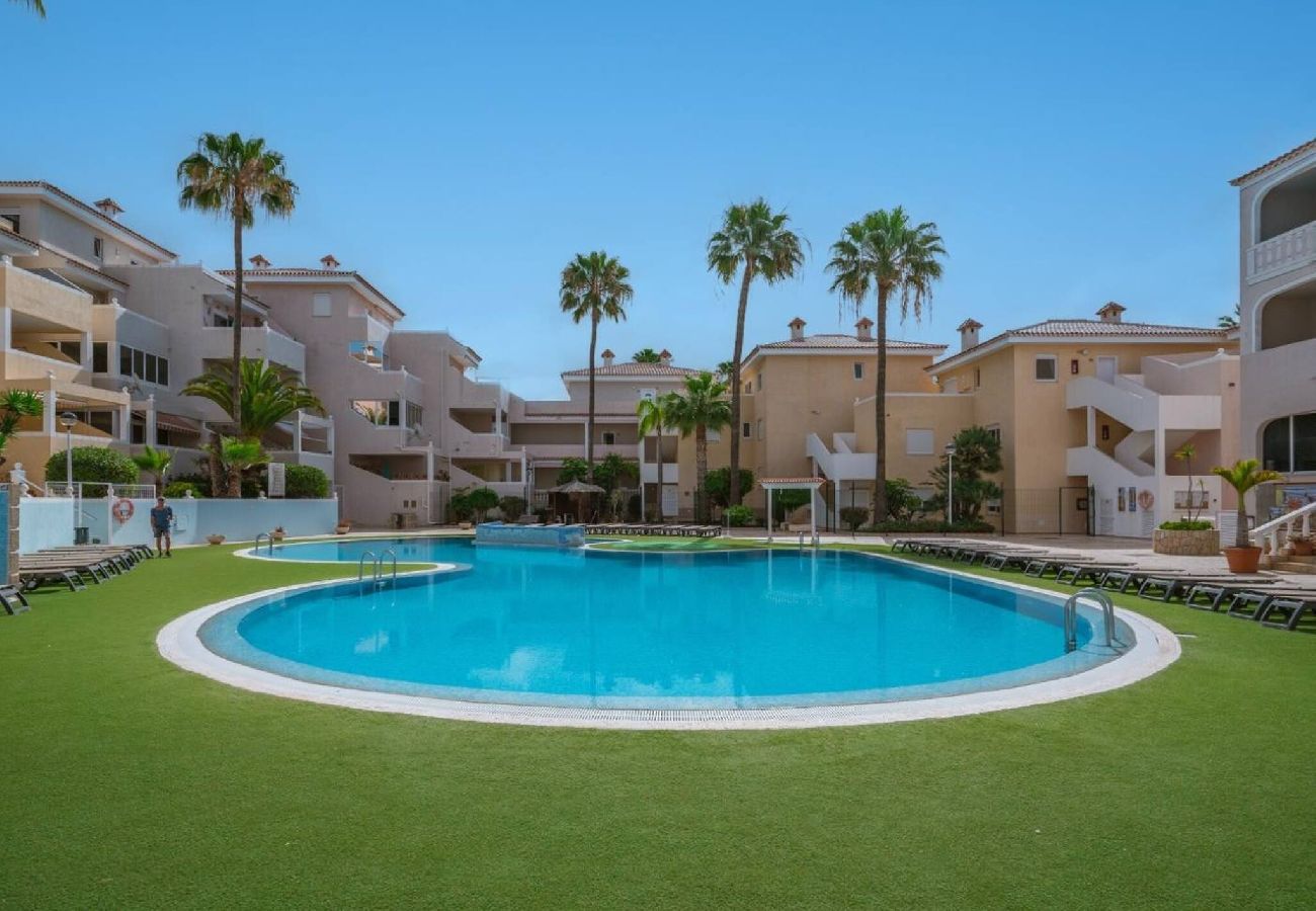 Apartamento en Arona - Atlantic Breeze, Terrace, Pool, Fast Wifi 