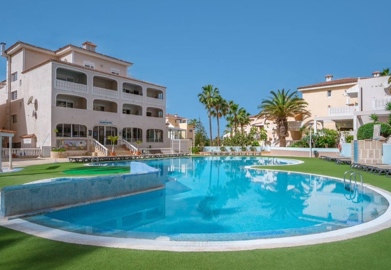 Apartamento en Arona - Atlantic Breeze, Terrace, Pool, Fast Wifi 