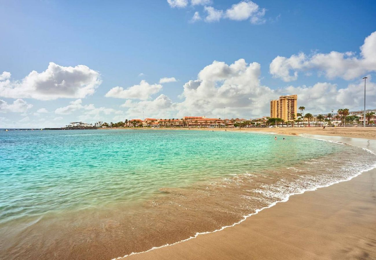 Apartamento en Arona - Atlantic Breeze, Terrace, Pool, Fast Wifi 