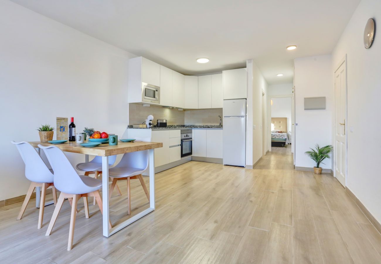 Apartamento en Arona - Atlantic Breeze, Terrace, Pool, Fast Wifi 
