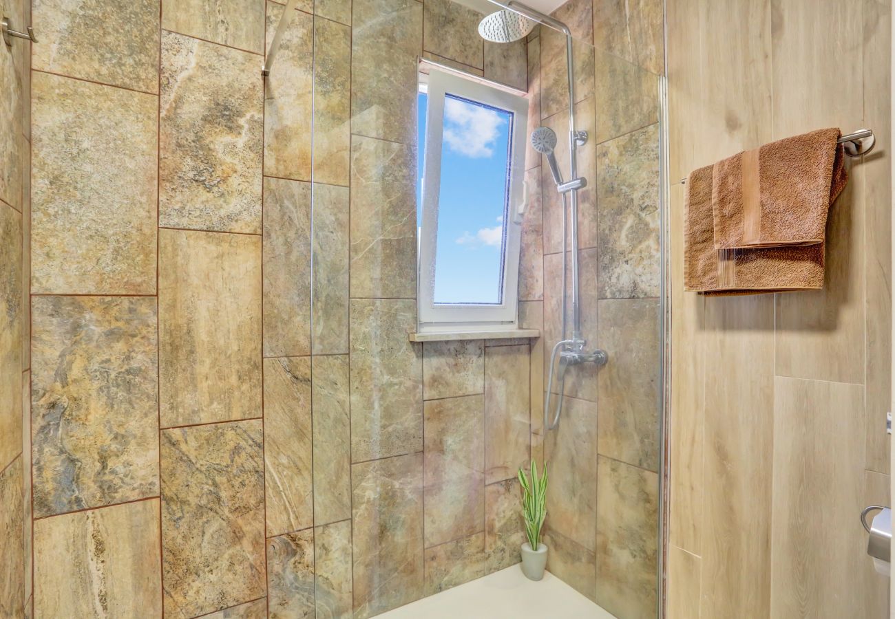 Apartamento en Arona - Atlantic Breeze, Terrace, Pool, Fast Wifi 