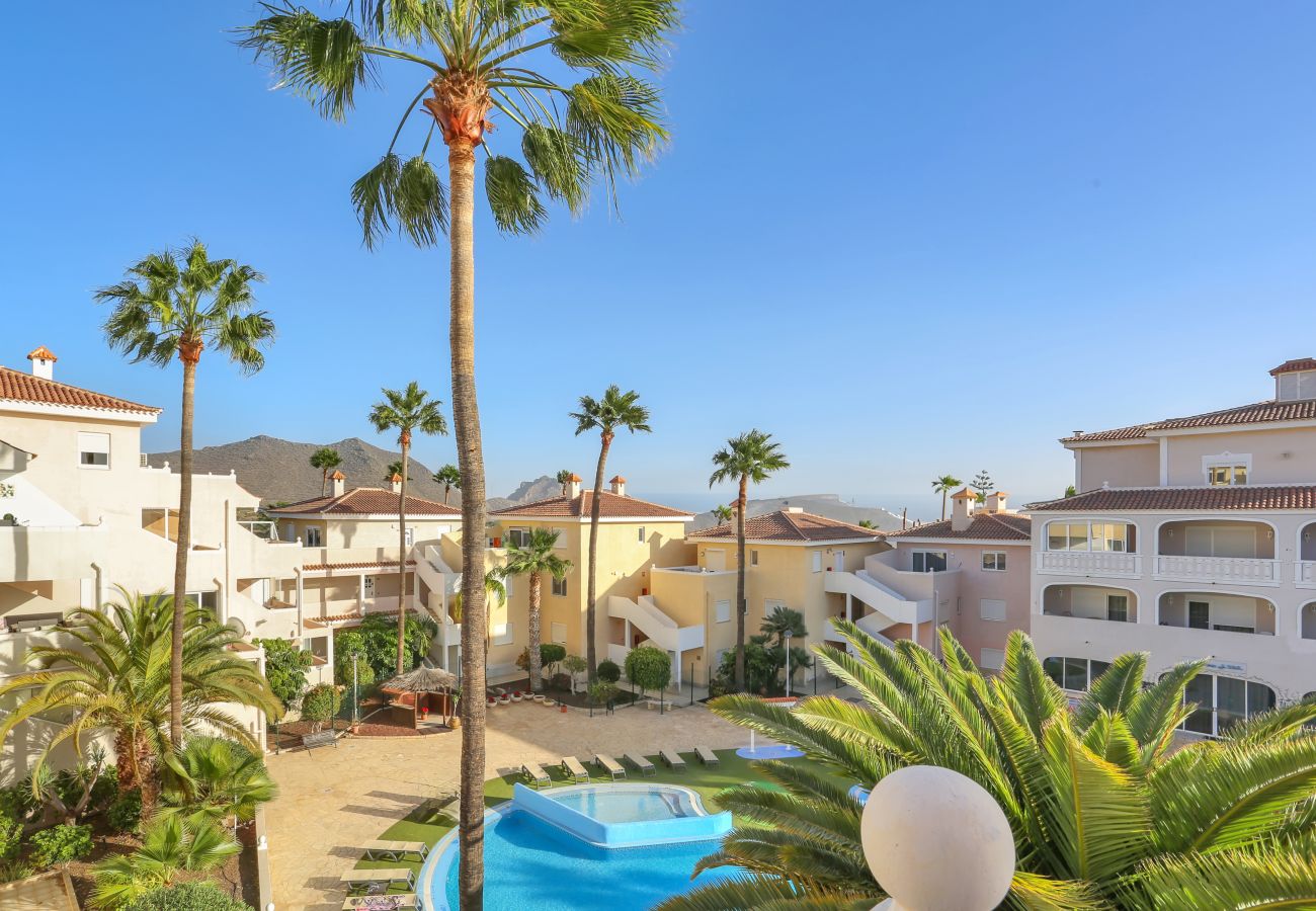 Apartamento en Arona - Atlantic Breeze, Terrace, Pool, Fast Wifi 