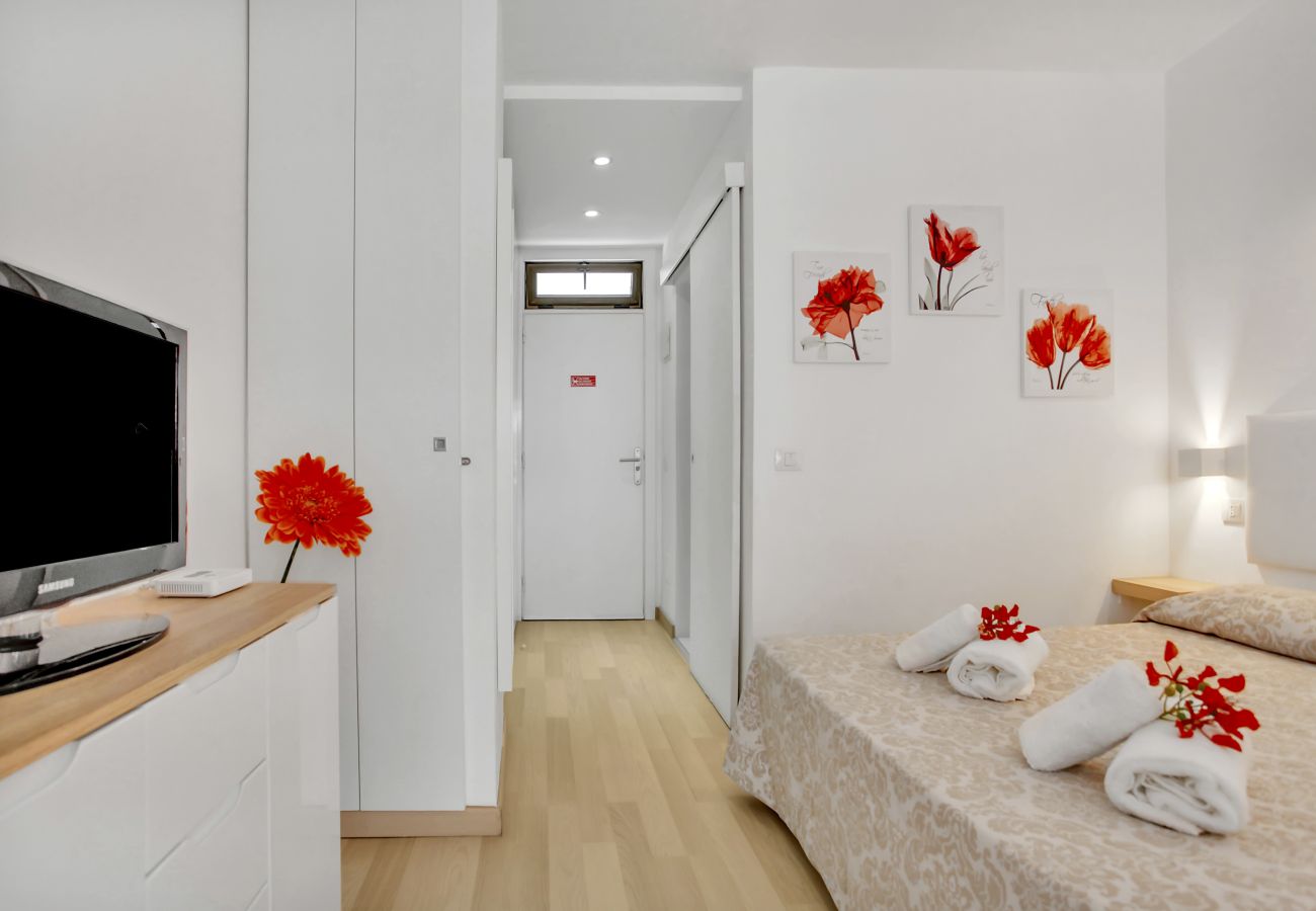 Studio in Playa de Las Americas - Ocean Touch Studio, Pool, Wi-Fi, Near the Beach