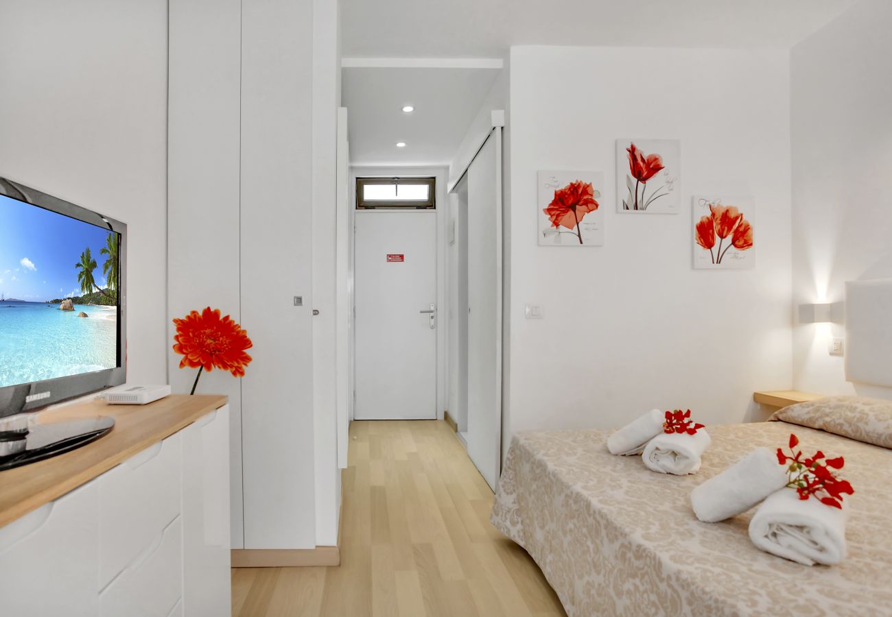 Studio in Playa de Las Americas - Ocean Touch Studio, Pool, Wi-Fi, Near the Beach