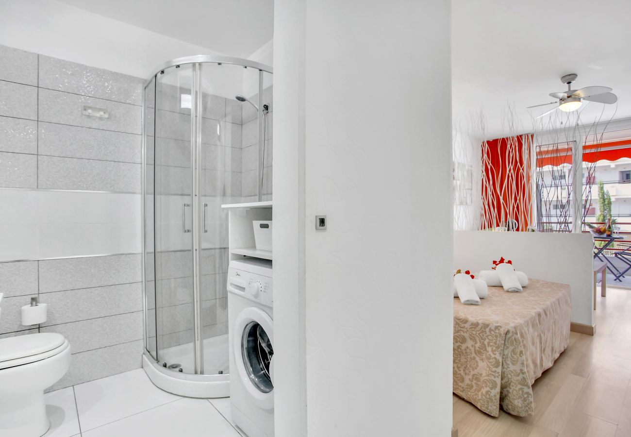 Studio in Playa de Las Americas - Ocean Touch Studio, Pool, Wi-Fi, Near the Beach