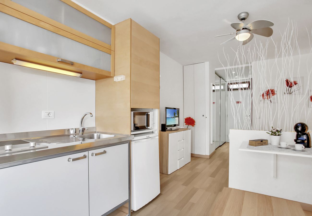 Studio in Playa de Las Americas - Ocean Touch Studio, Pool, Wi-Fi, Near the Beach