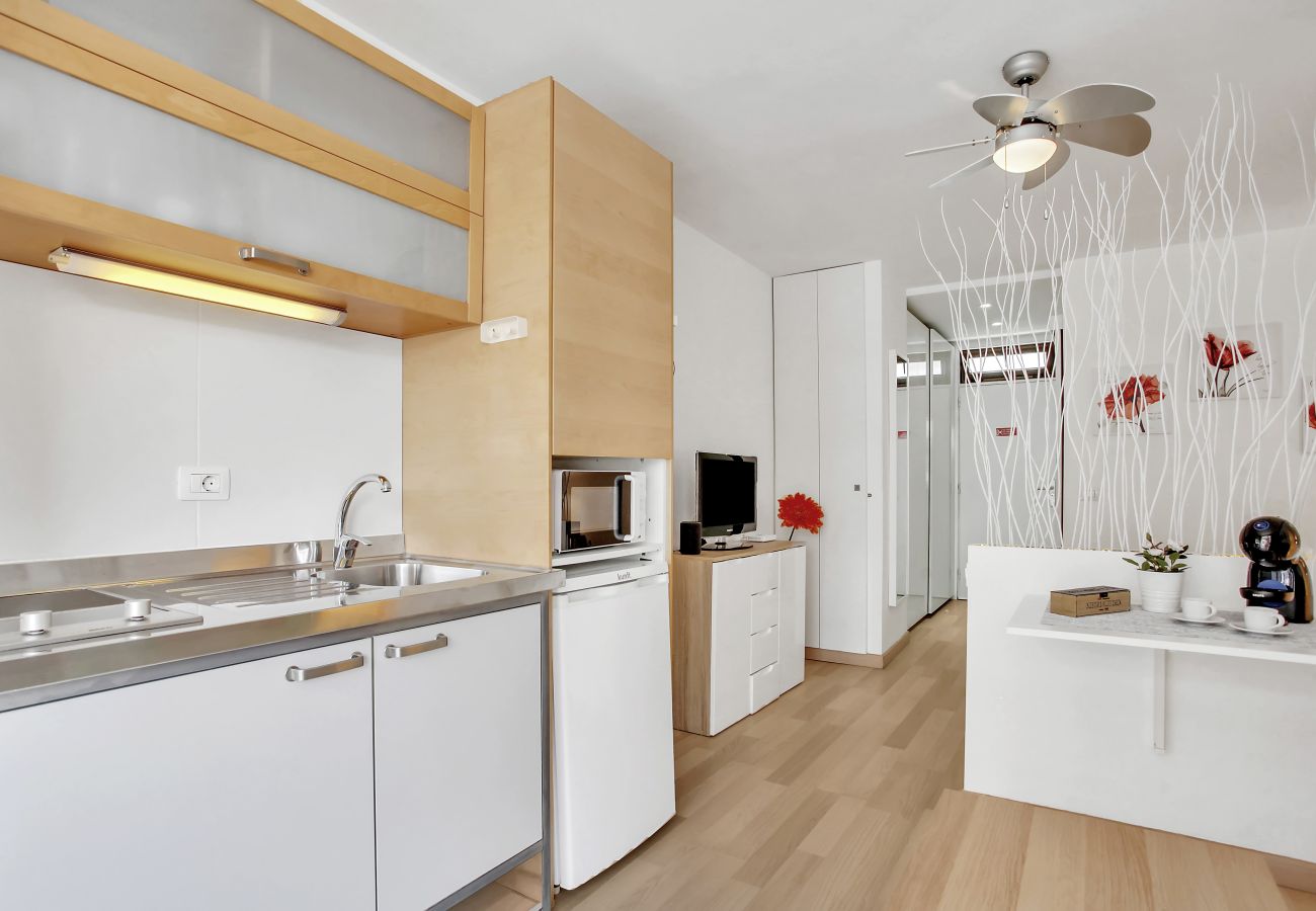 Studio in Playa de Las Americas - Ocean Touch Studio, Pool, Wi-Fi, Near the Beach