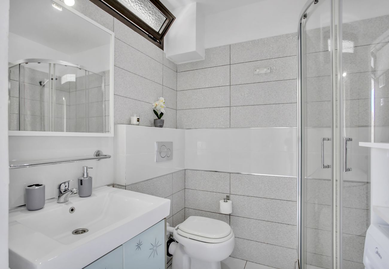 Studio in Playa de Las Americas - Ocean Touch Studio, Pool, Wi-Fi, Near the Beach