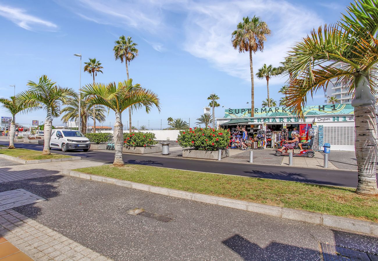 Studio in Playa de Las Americas - Ocean Touch Studio, Pool, Wi-Fi, Near the Beach