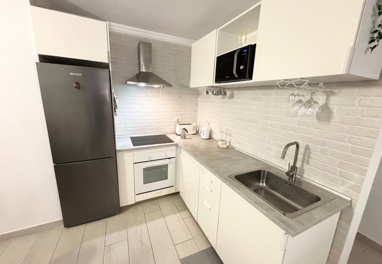 Apartment in Los Cristianos - Los Cristianos Town Center, 2 bedrooms, 170m beach
