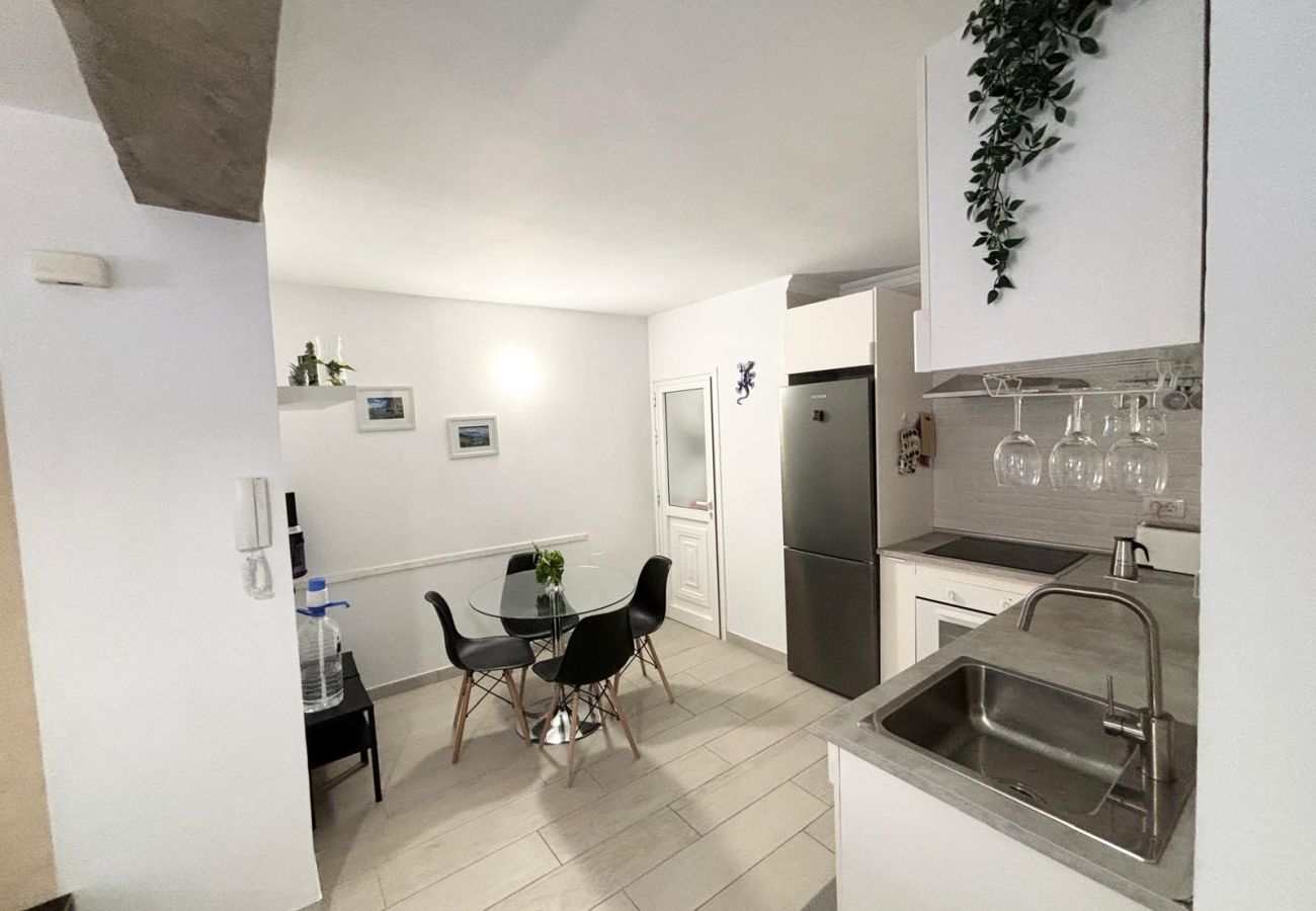 Apartment in Los Cristianos - Los Cristianos Town Center, 2 bedrooms, 170m beach