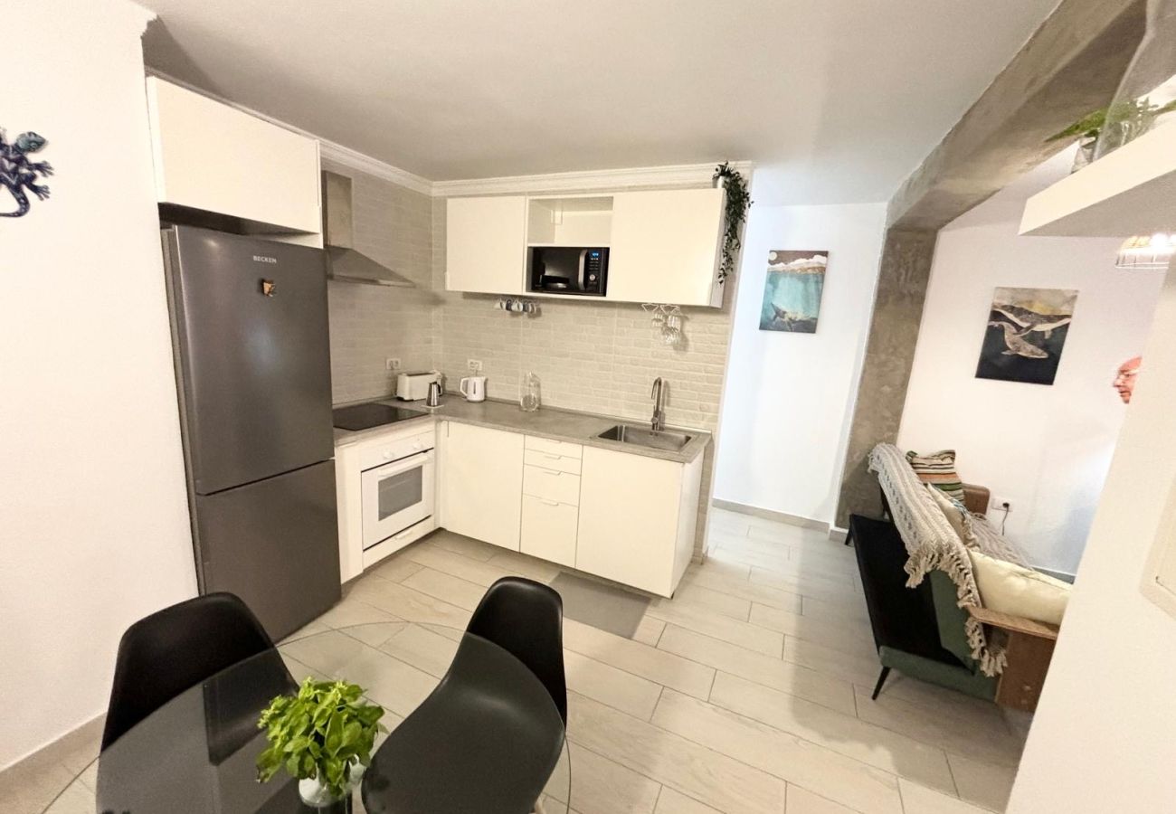 Apartment in Los Cristianos - Los Cristianos Town Center, 2 bedrooms, 170m beach