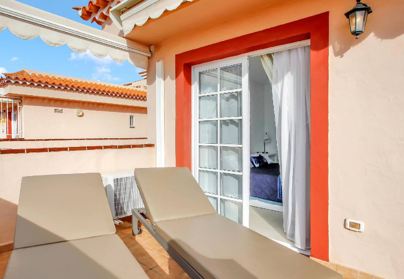 Appartamento a Los Cristianos - Stunning View Penthouse, Big Terrace, Heated Pool 
