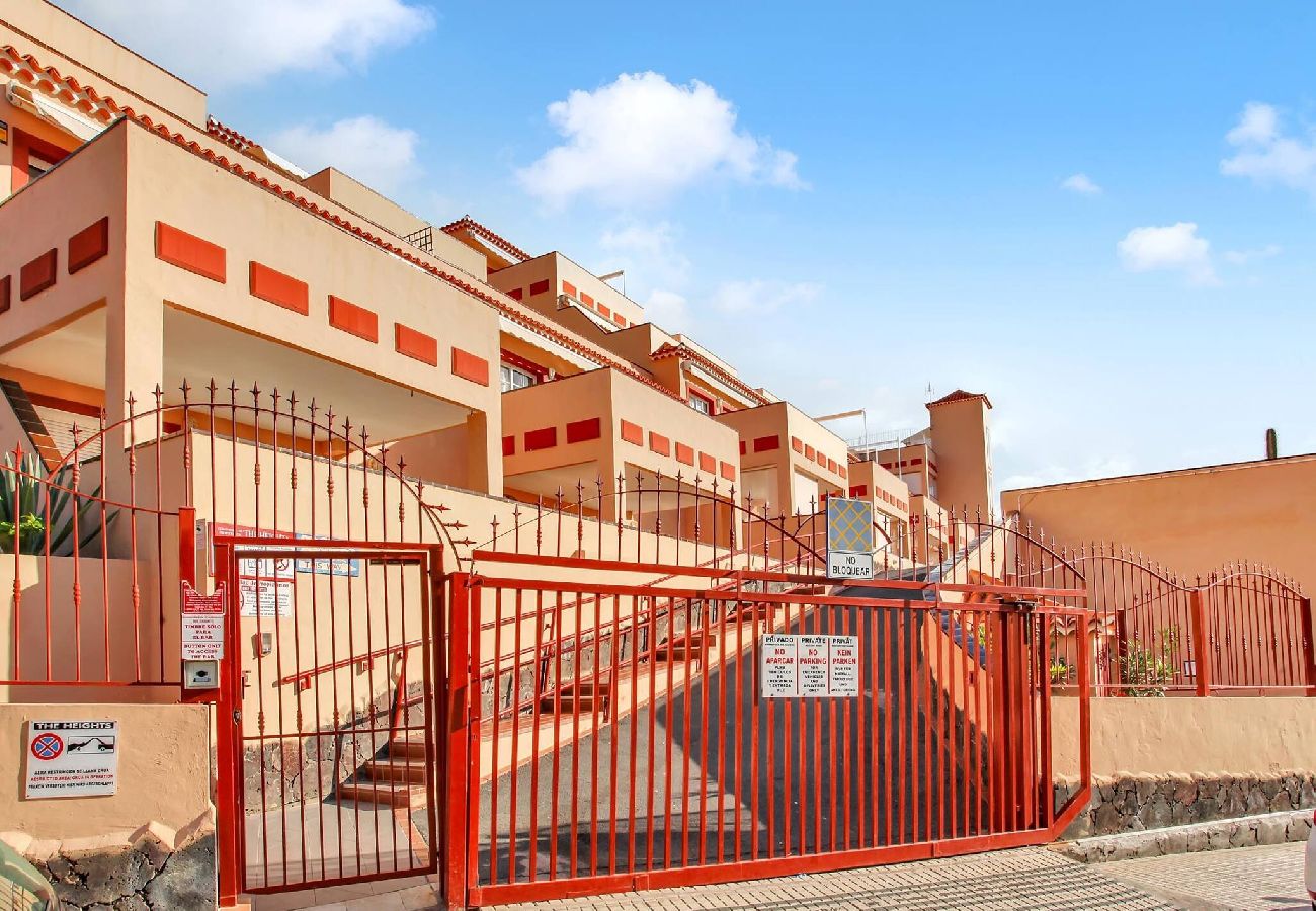Appartamento a Los Cristianos - Stunning View Penthouse, Big Terrace, Heated Pool 
