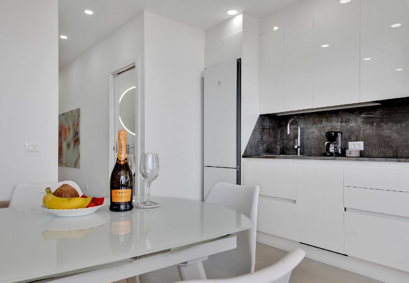 Appartamento a Arona - Casa Marinita, Penthouse By The Sea 