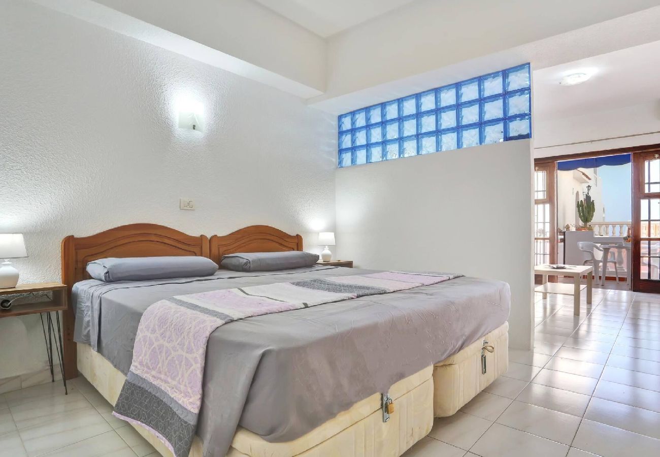 Studio a Los Cristianos - Relaxing Studio Los Cristianos,AirCon, Heated Pool 