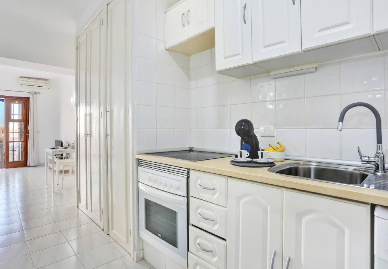 Studio a Los Cristianos - Relaxing Studio Los Cristianos,AirCon, Heated Pool 