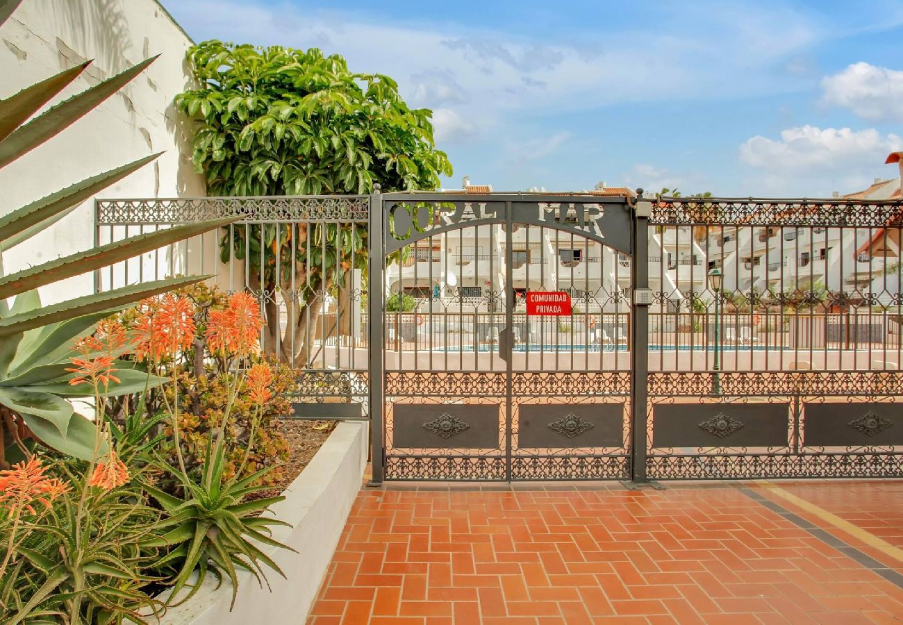 Appartamento a Arona - Superb Flat, Terrace 20m, 2Rooms, Pool, Wi Fi 