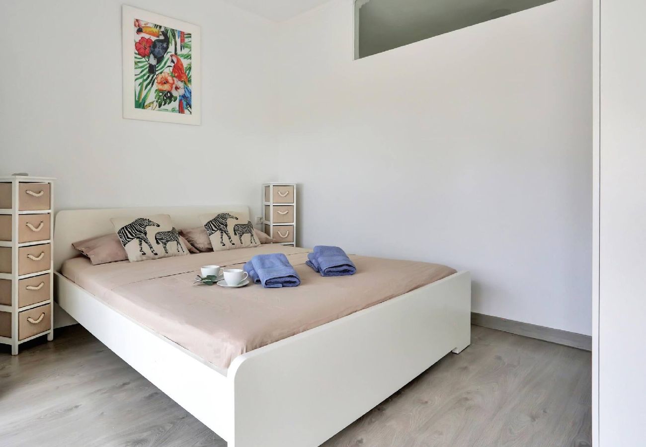 Appartamento a Arona - Little Gem, Panoramic Balcony, Pool, Wifi 