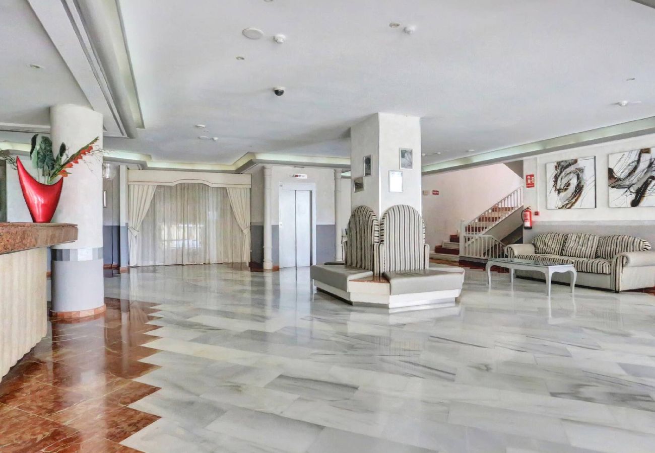 Appartamento a Arona - Little Gem, Panoramic Balcony, Pool, Wifi 