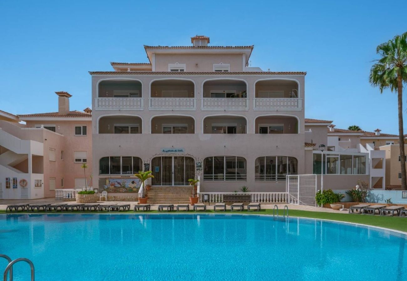 Appartamento a Arona - Atlantic Breeze, Terrace, Pool, Fast Wifi 