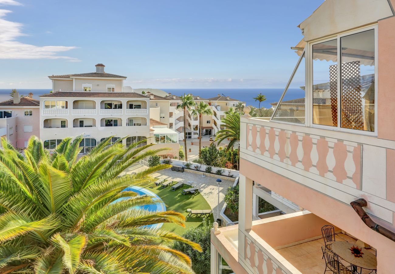 Appartamento a Arona - Atlantic Breeze, Terrace, Pool, Fast Wifi 