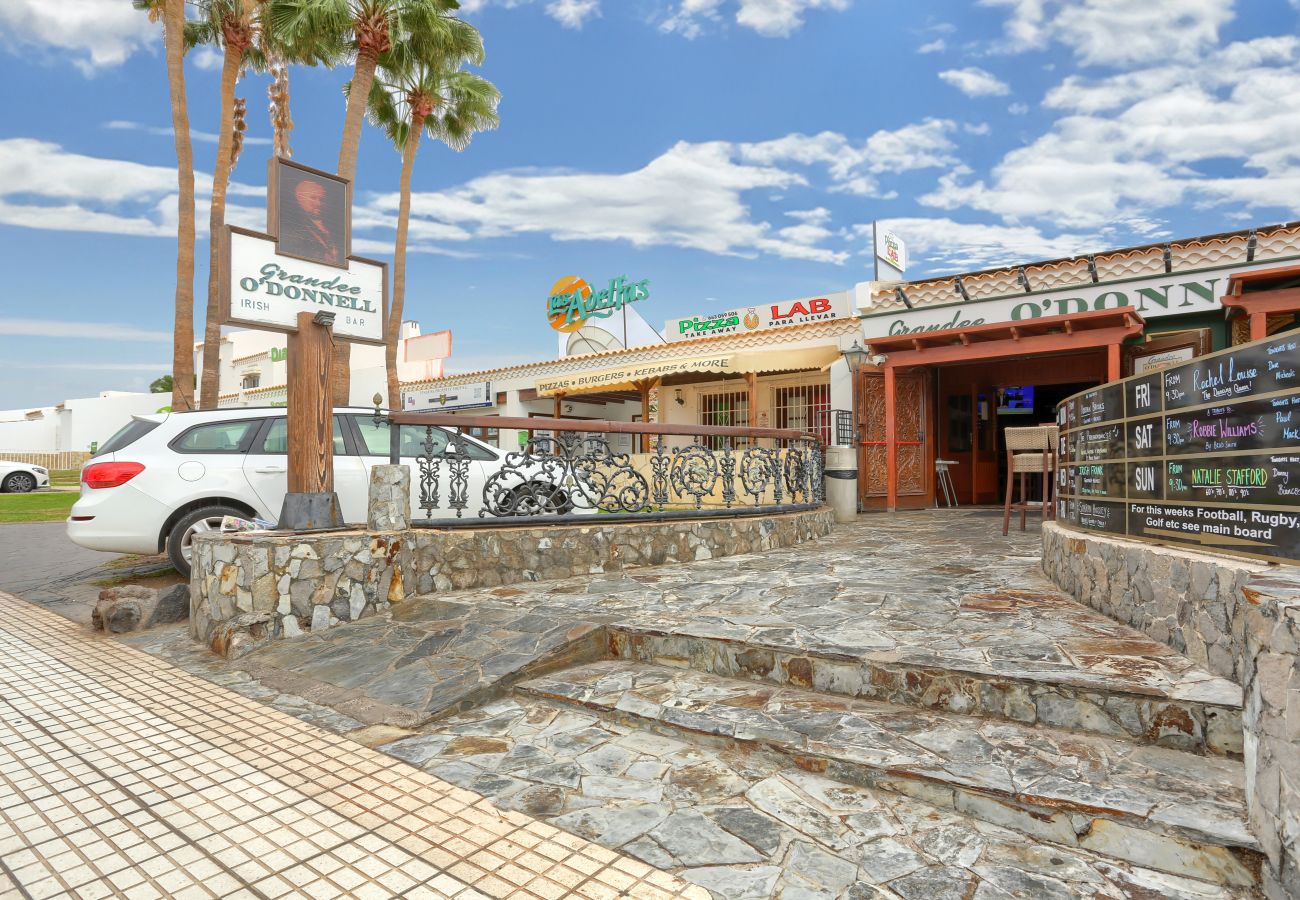 Studio a San Miguel de Abona - Green Holidays Studio, Pools, Air Con, Terrace